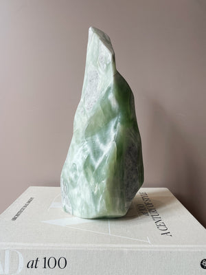 Jade Serpentijn stone size large