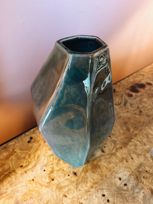 Ecri vase gold low